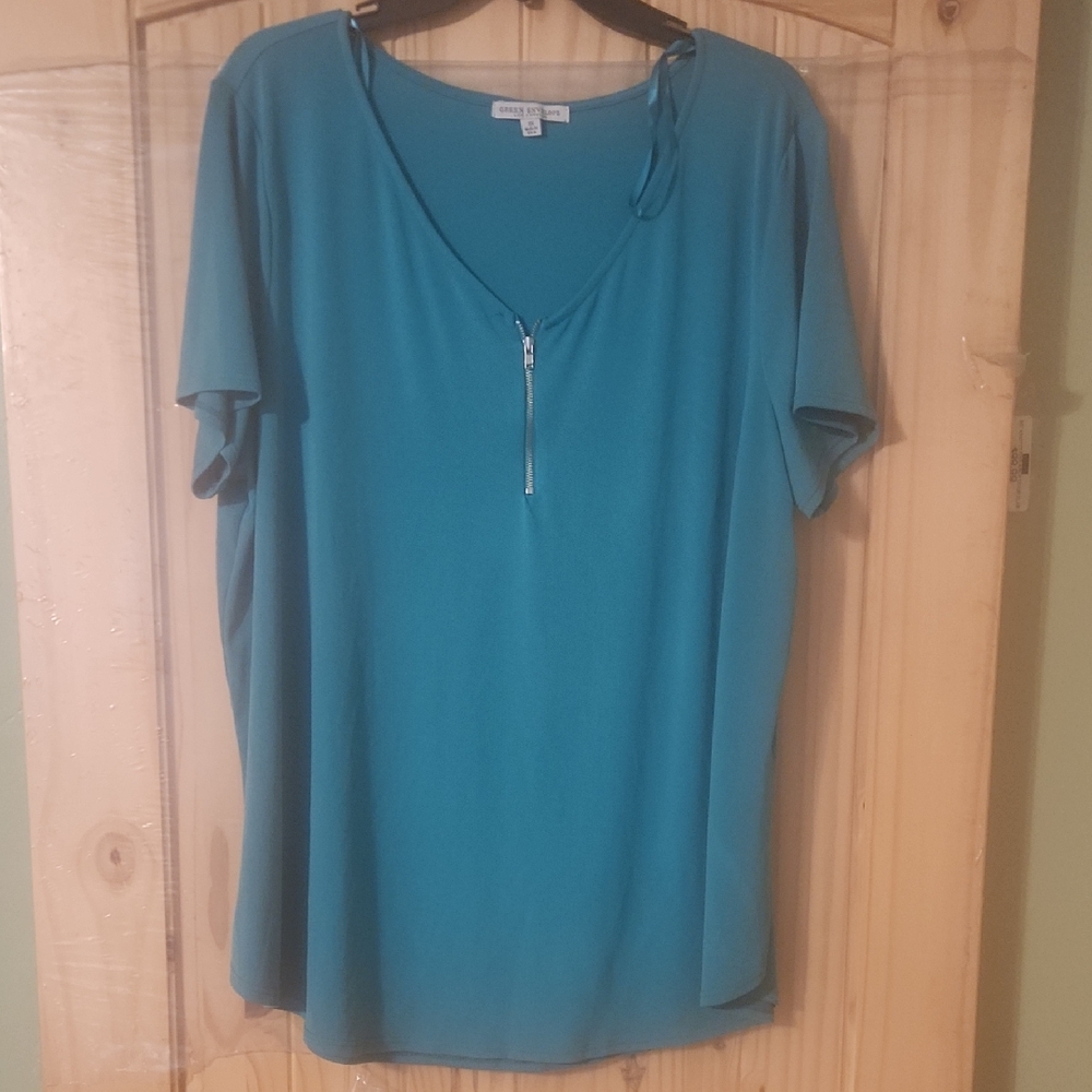 Green Envelope Teal Short Sleeve Zipper Top